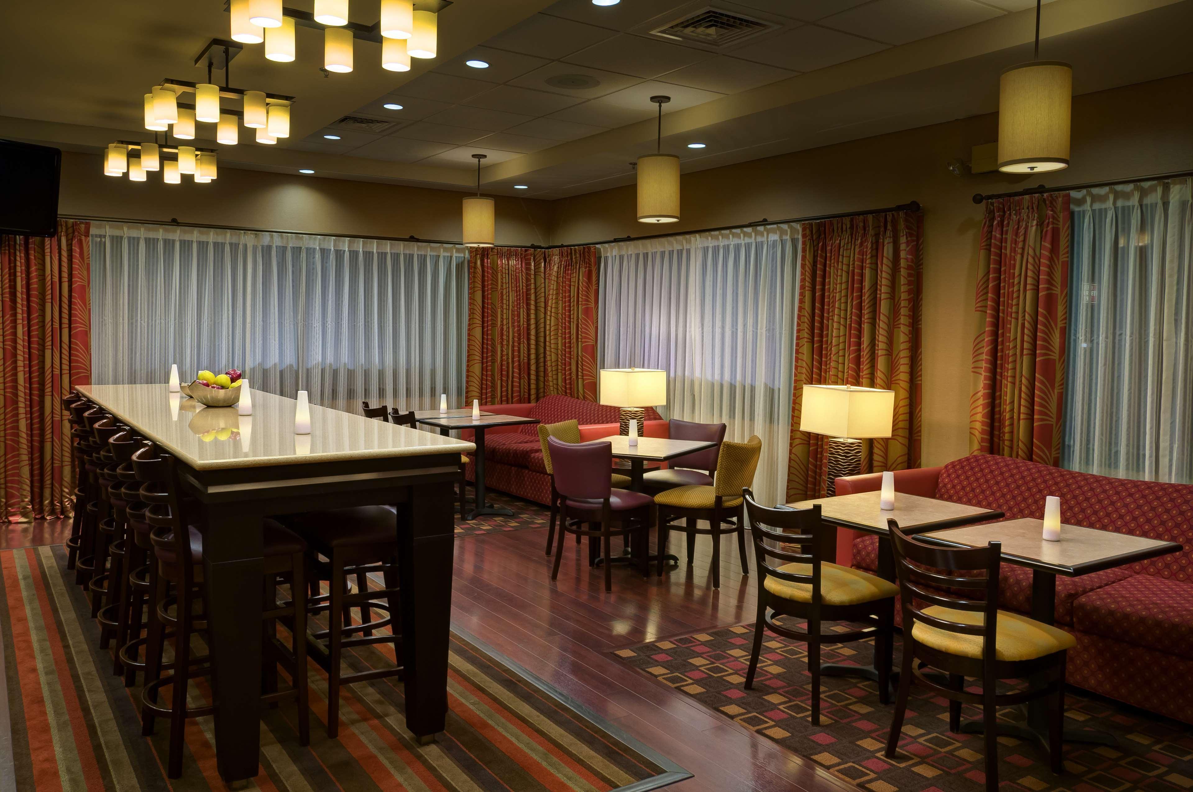 Hampton Inn Chambersburg Restaurant photo